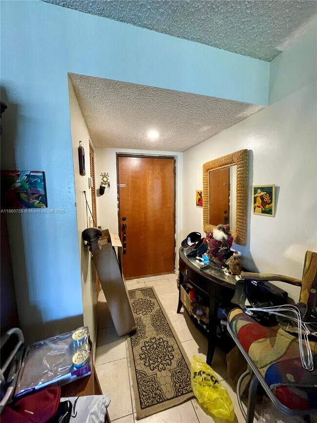 9280 SW 123rd Ct in Miami, FL - Foto de edificio - Building Photo
