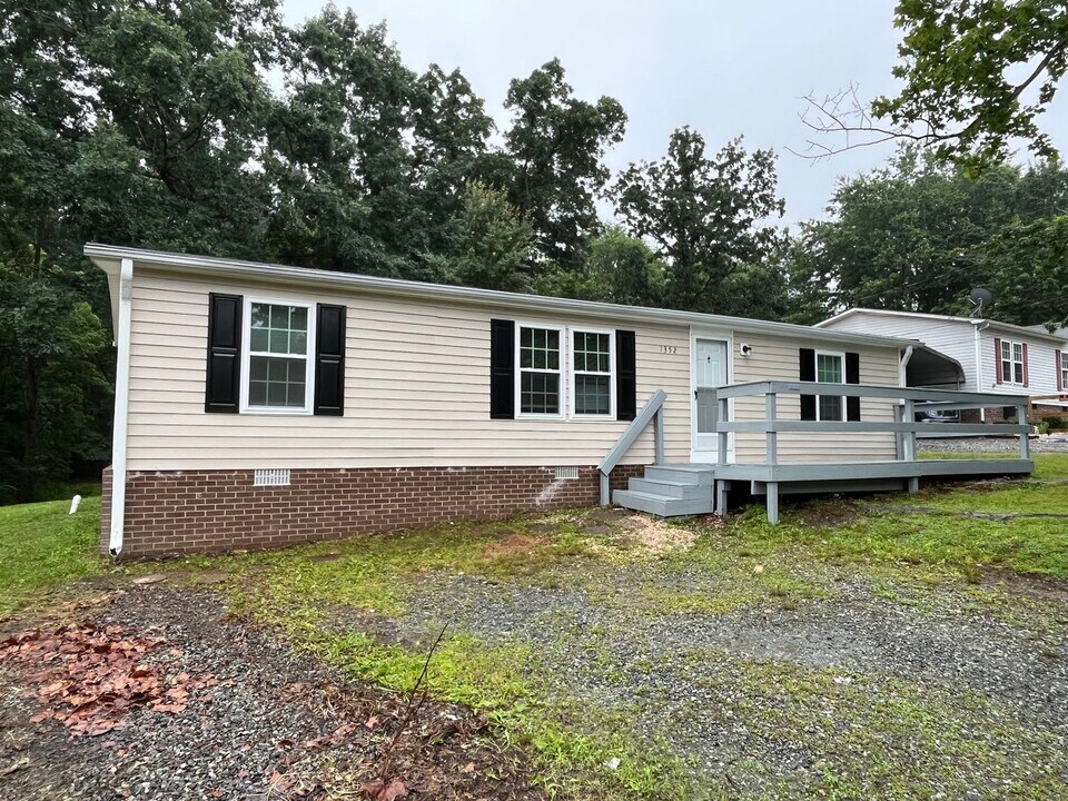 1352 St Regis Dr in Burlington, NC - Building Photo