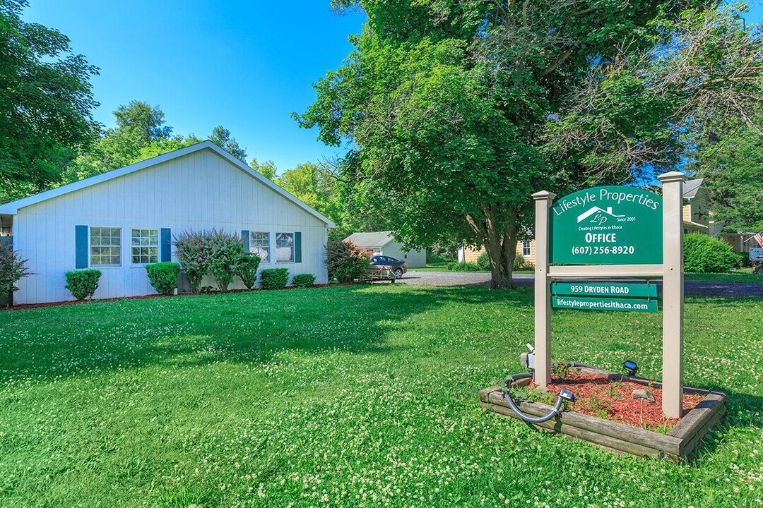 957 Dryden Rd, Unit 957-B in Ithaca, NY - Building Photo