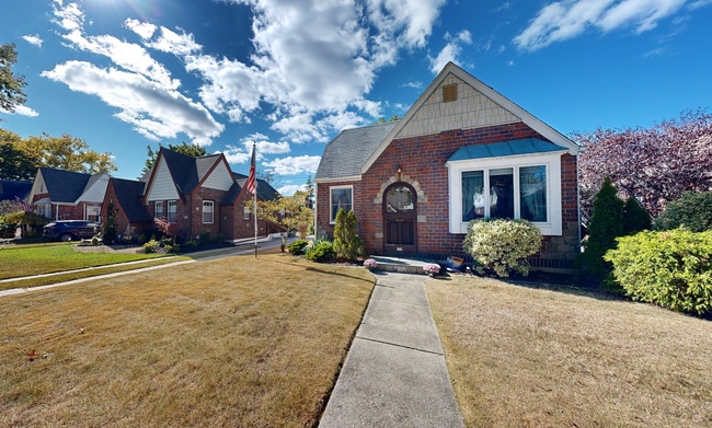 529 Concord Ave in Williston Park, NY - Building Photo - Building Photo