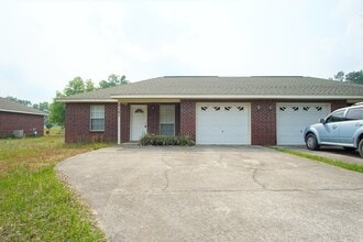 7163 Pine Blossom Rd in Milton, FL - Building Photo - Building Photo