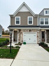 553 McCormick Farm Pl in Glen Allen, VA - Foto de edificio - Building Photo