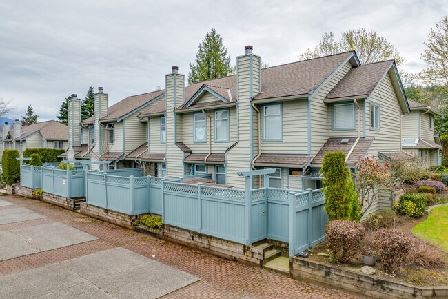 Harbour Ridge Terrace in Burnaby, BC - Building Photo - Building Photo