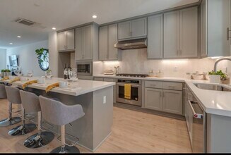 1423 Venice Ter in San Ramon, CA - Foto de edificio - Building Photo