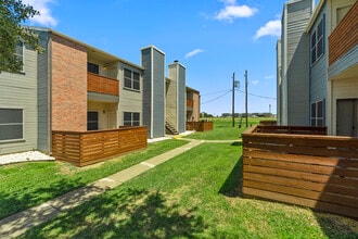 23Hundred Apartments in Sherman, TX - Foto de edificio - Building Photo