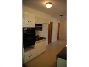 409 Wilshire Dr in Euless, TX - Building Photo - Building Photo