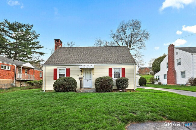 575 S Main St in West Hartford, CT - Building Photo - Building Photo