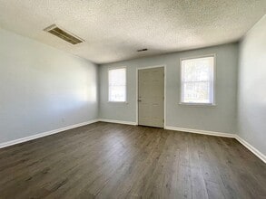 516 Elm St in Jacksonville, NC - Building Photo - Building Photo