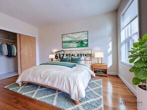 1131 Commonwealth Ave, Unit 7 in Boston, MA - Building Photo - Building Photo