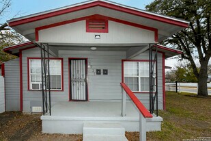 1731 E Carson St in San Antonio, TX - Building Photo