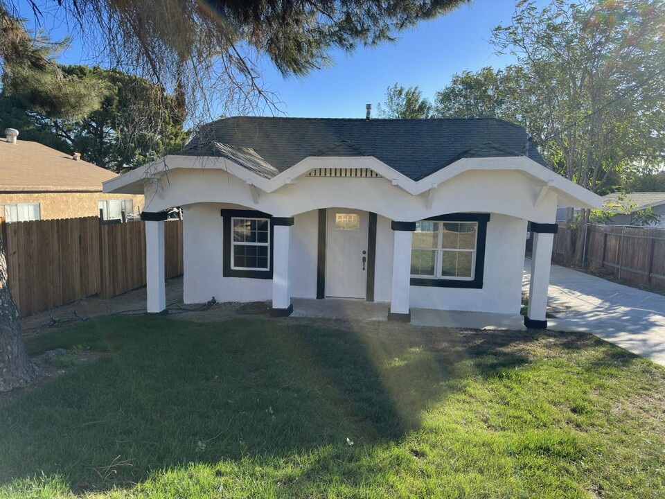 6070 Fremont St in Riverside, CA - Foto de edificio