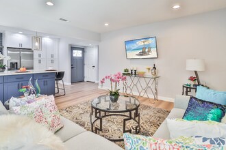 8520 Jumilla Ave in Los Angeles, CA - Building Photo - Building Photo