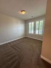 6195 E Providence Ave in Fresno, CA - Foto de edificio - Building Photo