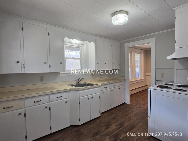 64 Elm St in Auburn, ME - Building Photo - Building Photo