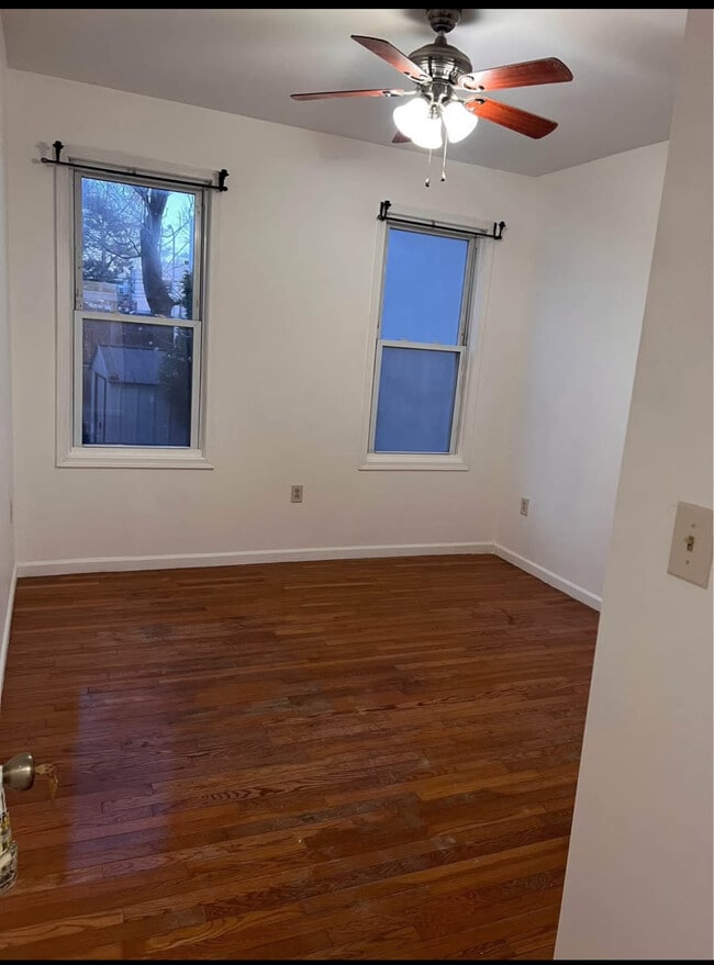 218 Delaware Ave, Unit 1 in Jersey City, NJ - Foto de edificio - Building Photo