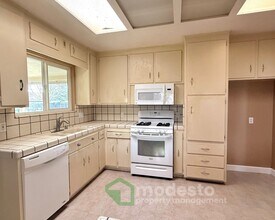 1723 Silkwood Dr in Modesto, CA - Building Photo - Building Photo