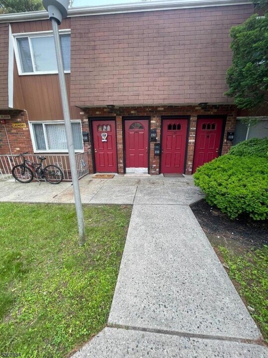 15 Broad St in Pompton Lakes, NJ - Building Photo