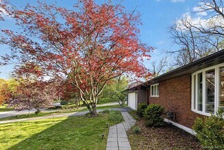 8 Jonathan Ln in Poughkeepsie, NY - Building Photo - Building Photo