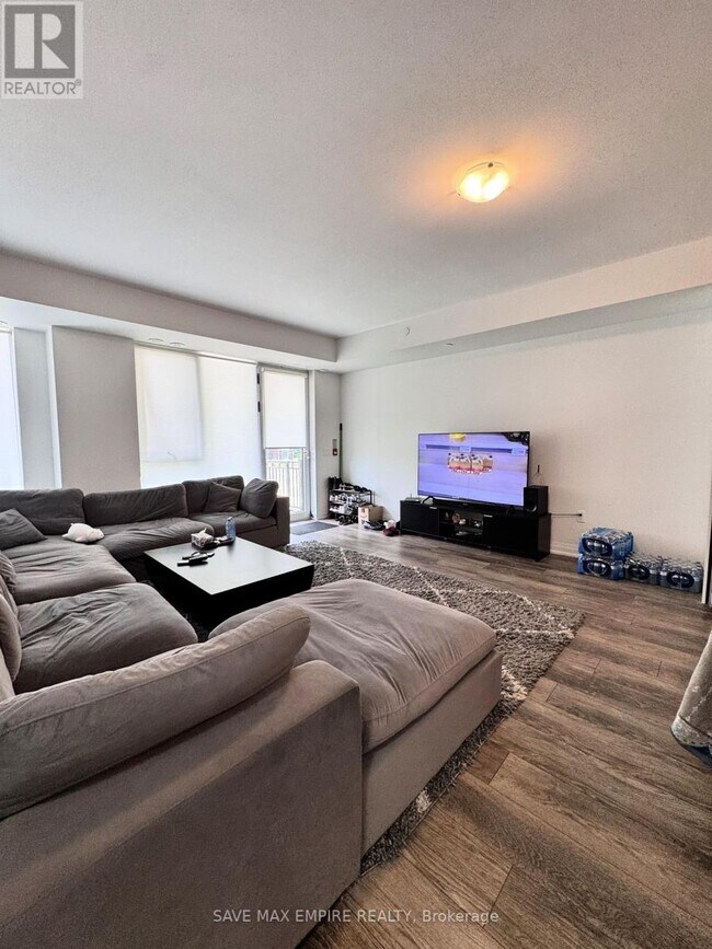 75-175 Attmar Dr in Brampton, ON - Building Photo - Building Photo