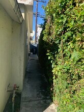 2041 S Garth Ave, Unit 1 in Los Angeles, CA - Building Photo - Building Photo