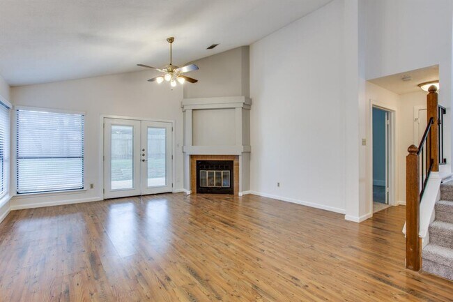 12015 Sky W Dr in Austin, TX - Building Photo - Building Photo
