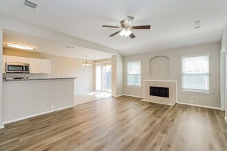 3313 Teasbend Ct in Denton, TX - Foto de edificio - Building Photo