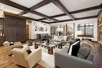 704 E Cooper Ave in Aspen, CO - Building Photo - Building Photo