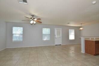 7421 Elk Pass Dr in Austin, TX - Building Photo - Building Photo