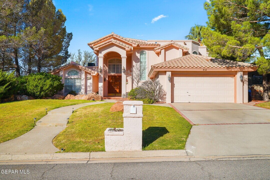 851 Via Alegre Ln in El Paso, TX - Building Photo
