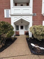 520 Turnpike C111 Tpke in Pompton Plains, NJ - Building Photo