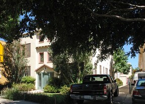 832 N Edinburgh Ave in Los Angeles, CA - Building Photo