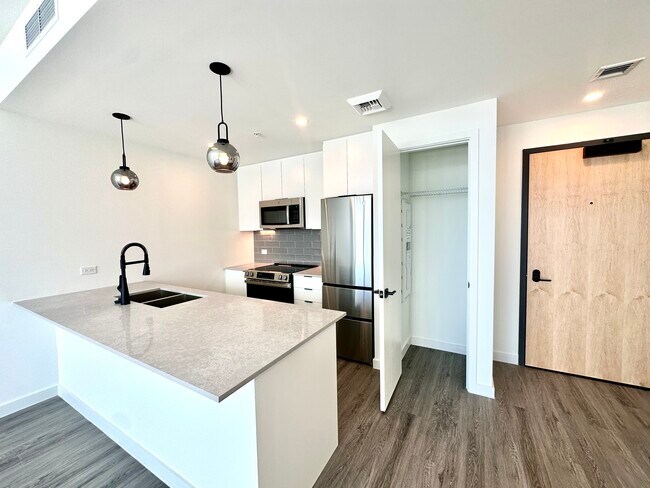 130 NE 23rd St, Unit A5 in Miami, FL - Building Photo - Building Photo