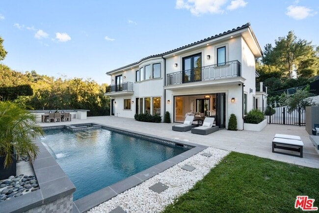 4351 Vanalden Ave