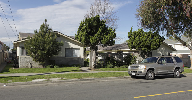 The Yucca in Buena Park, CA - Foto de edificio - Building Photo