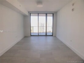 1010 Brickell Ave, Unit 2810 in Miami, FL - Building Photo