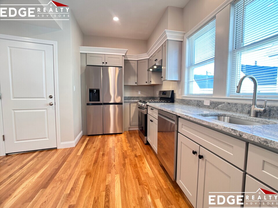 38 Antwerp St, Unit 1 in Boston, MA - Building Photo