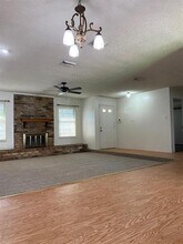 303 Lotus St in Lake Jackson, TX - Building Photo - Building Photo