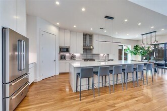 3925 Lively Ln in Dallas, TX - Building Photo - Building Photo