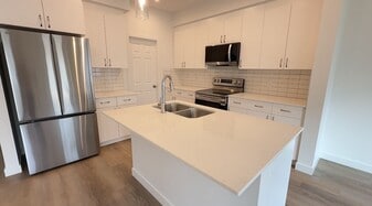 6328 King Wynd SW in Edmonton, AB - Building Photo