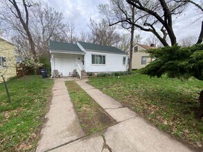 913 Broadhead St in Columbia, MO - Building Photo - Building Photo