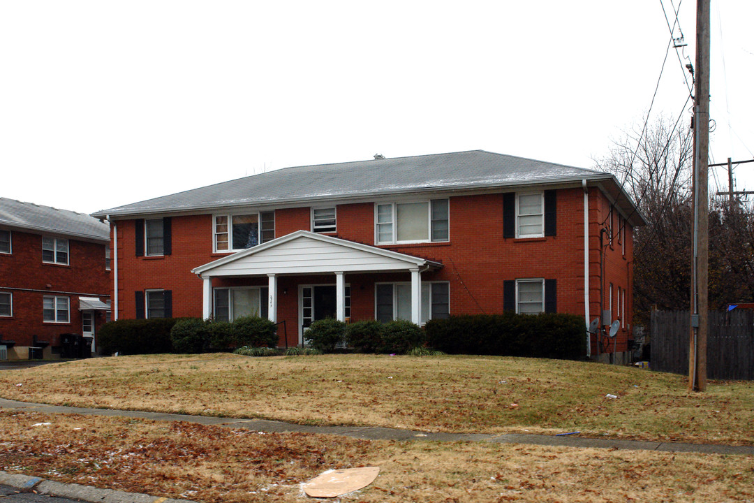 2305 Terrier Ln in Louisville, KY - Building Photo