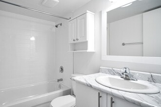 65 R. Sherbrooke E in Montréal, QC - Building Photo - Building Photo