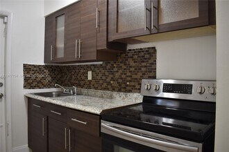 16851 NE 21st Ave in North Miami Beach, FL - Building Photo - Building Photo