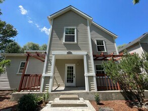3933 SE Roethe Rd in Milwaukie, OR - Building Photo - Building Photo