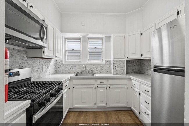 property at 15 W 45th St