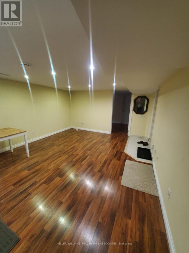 308 Lakeshore Rd E