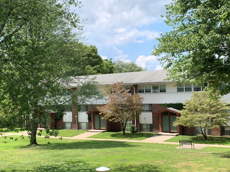 Towne Terrace Apartments in Middletown, NY - Building Photo