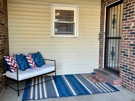 833 Stanford Dr in Sikeston, MO - Building Photo