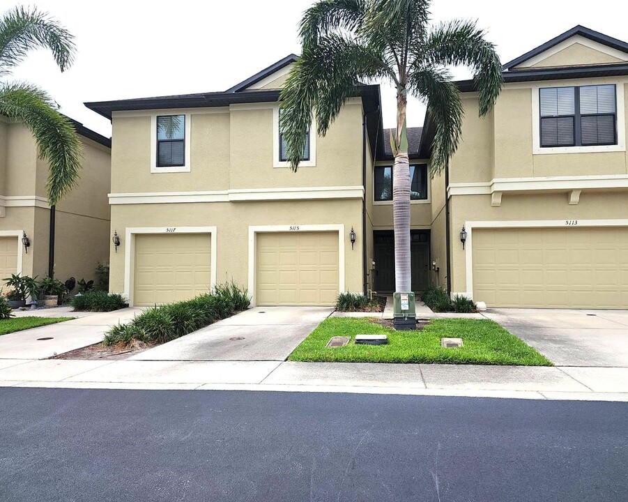 5115 Bay Isle Cir in Clearwater, FL - Building Photo