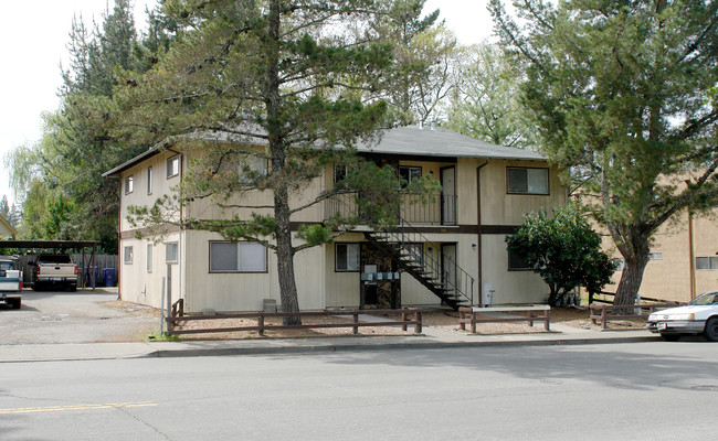 360 March Ave in Healdsburg, CA - Building Photo - Building Photo